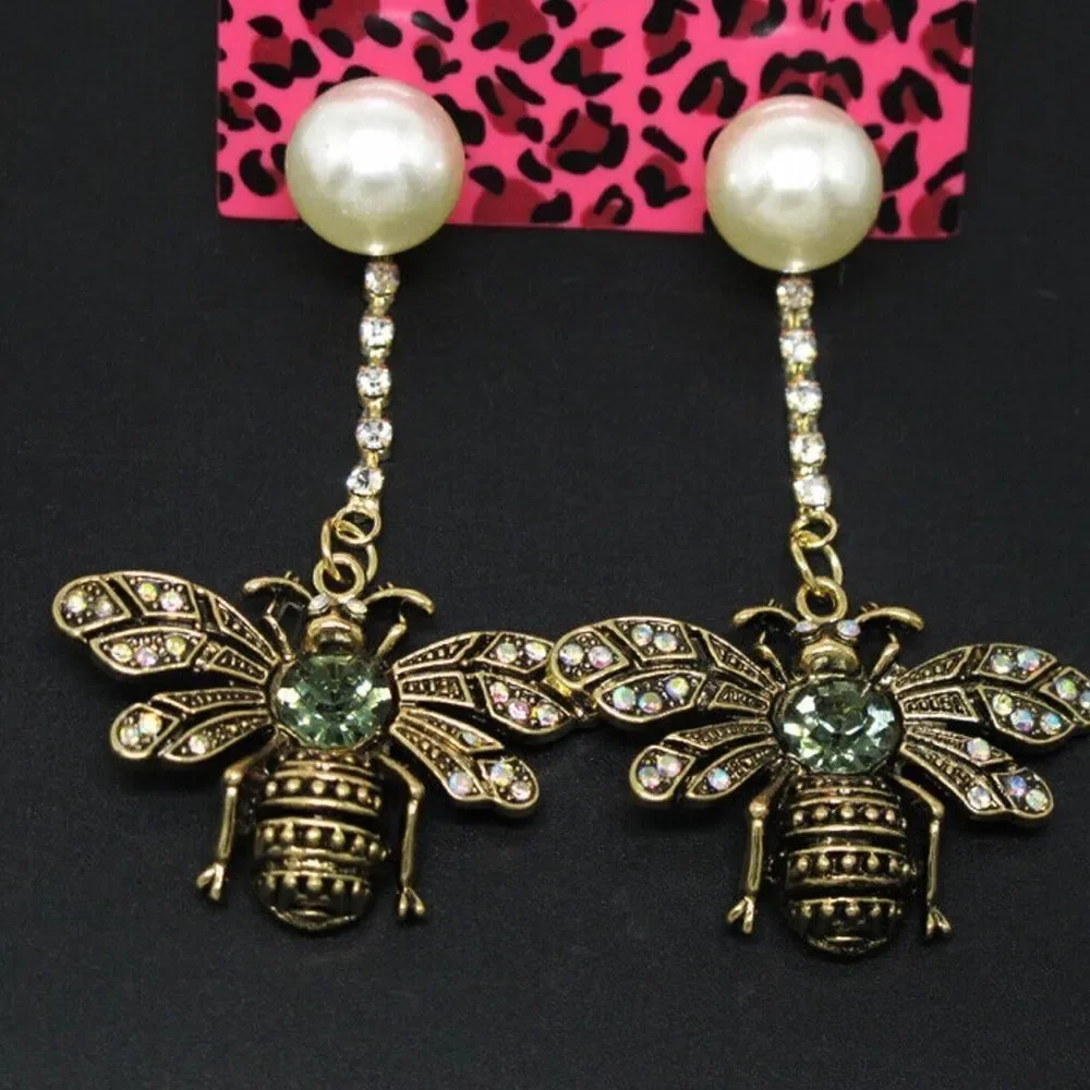 🐝 Betsey Johnson stunning & unique honey bee sparkling dangle earrings 🐝 - Picture 3 of 8